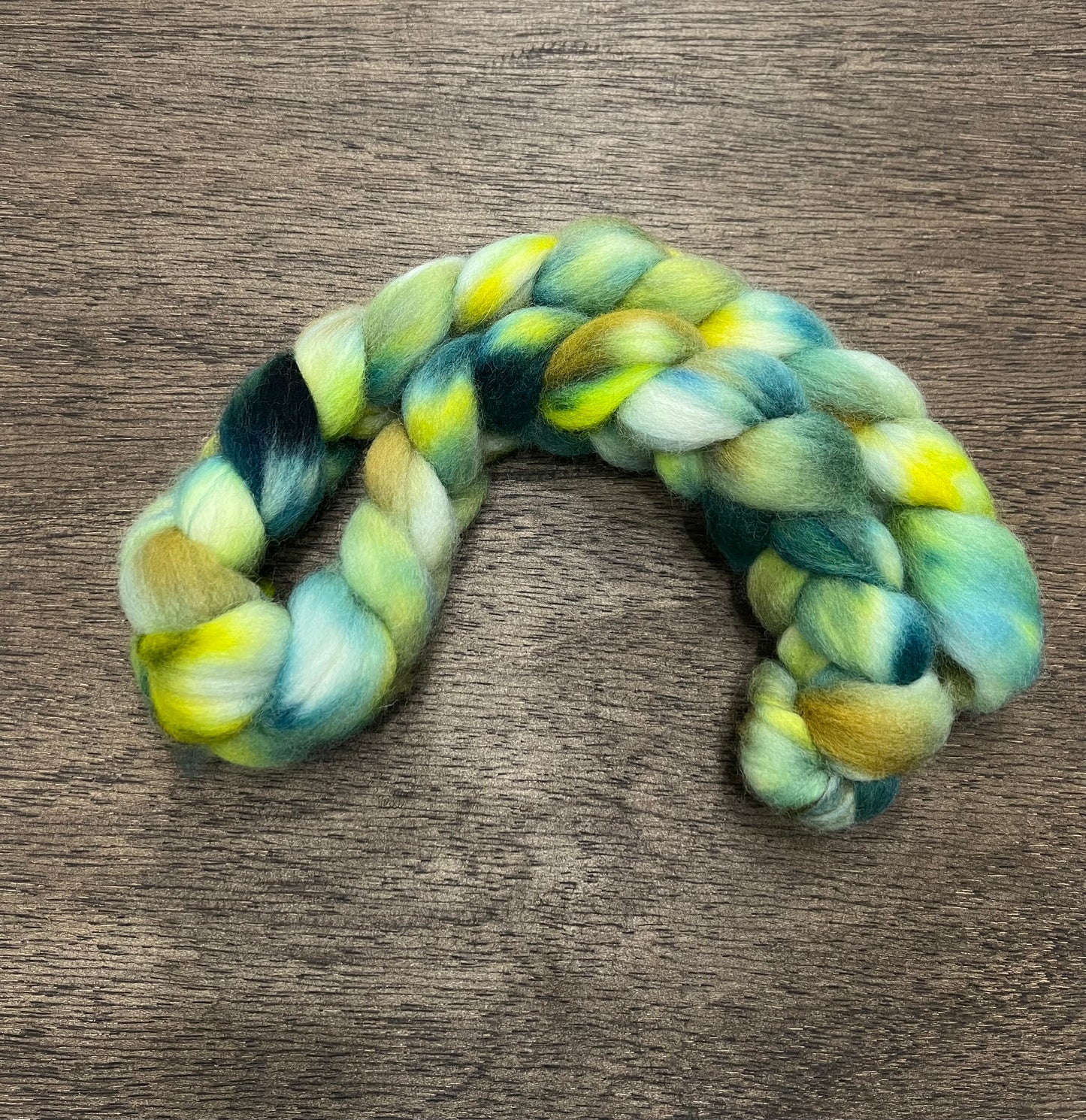 GREEN YELLOW Hand Dyed Spinning Fibre Corriedale Cross Roving Non Superwash