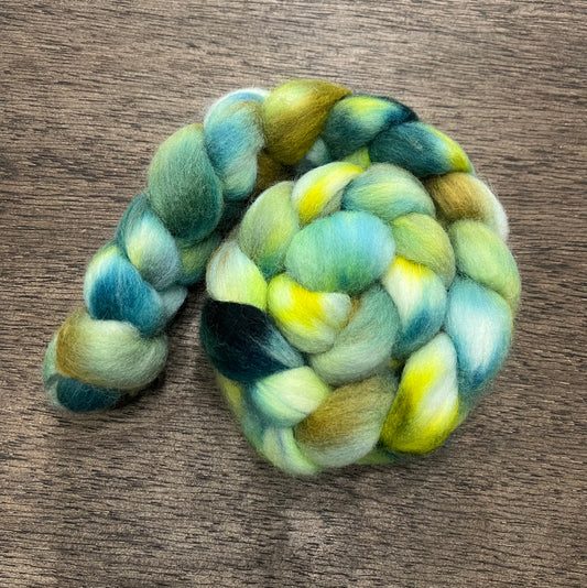 GREEN YELLOW Hand Dyed Spinning Fibre Corriedale Cross Roving Non Superwash
