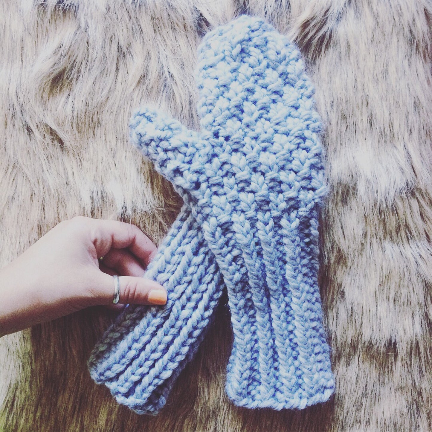 Chunky Knit Mittens Pattern: Manitoba Moss Stitch (PDF Pattern)