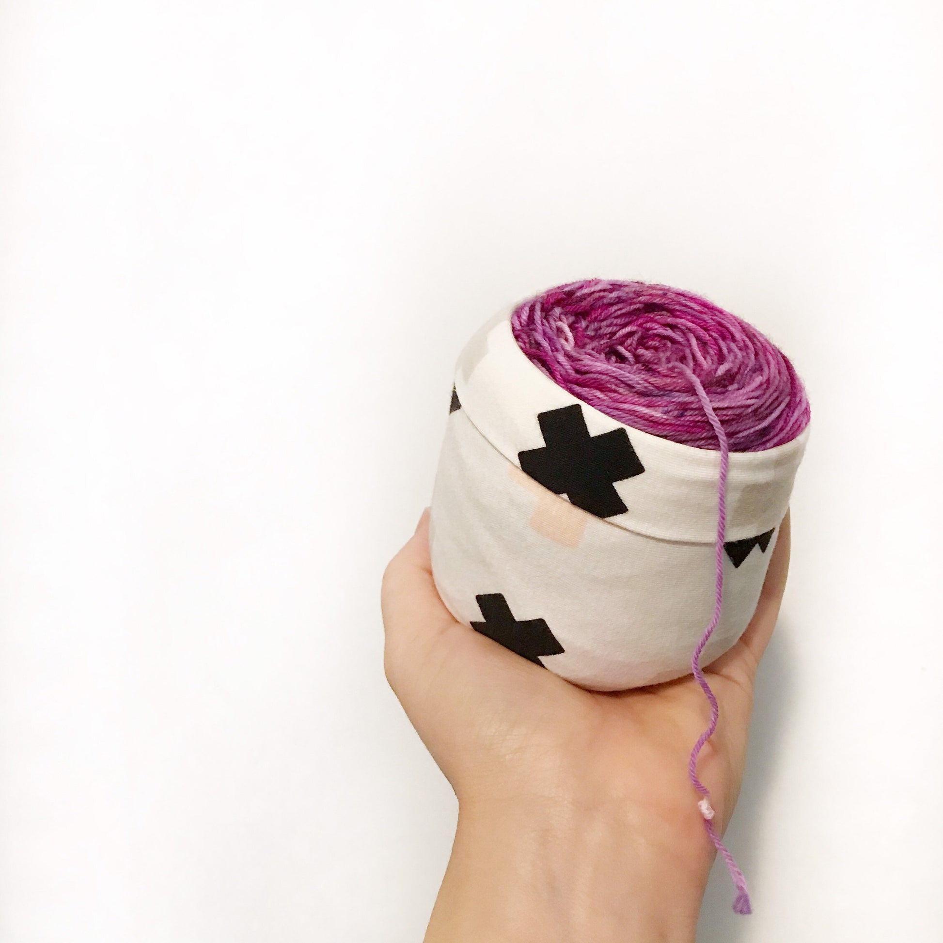 Yarn Cake Cozy: Cotton Jersey Skein Sleeve, Yarn Minder
