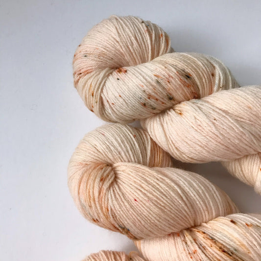 Hand Dyed Yarn “PEACH PEPPER” Orange Cream Brown SW Merino Fingering 100g 437 yards