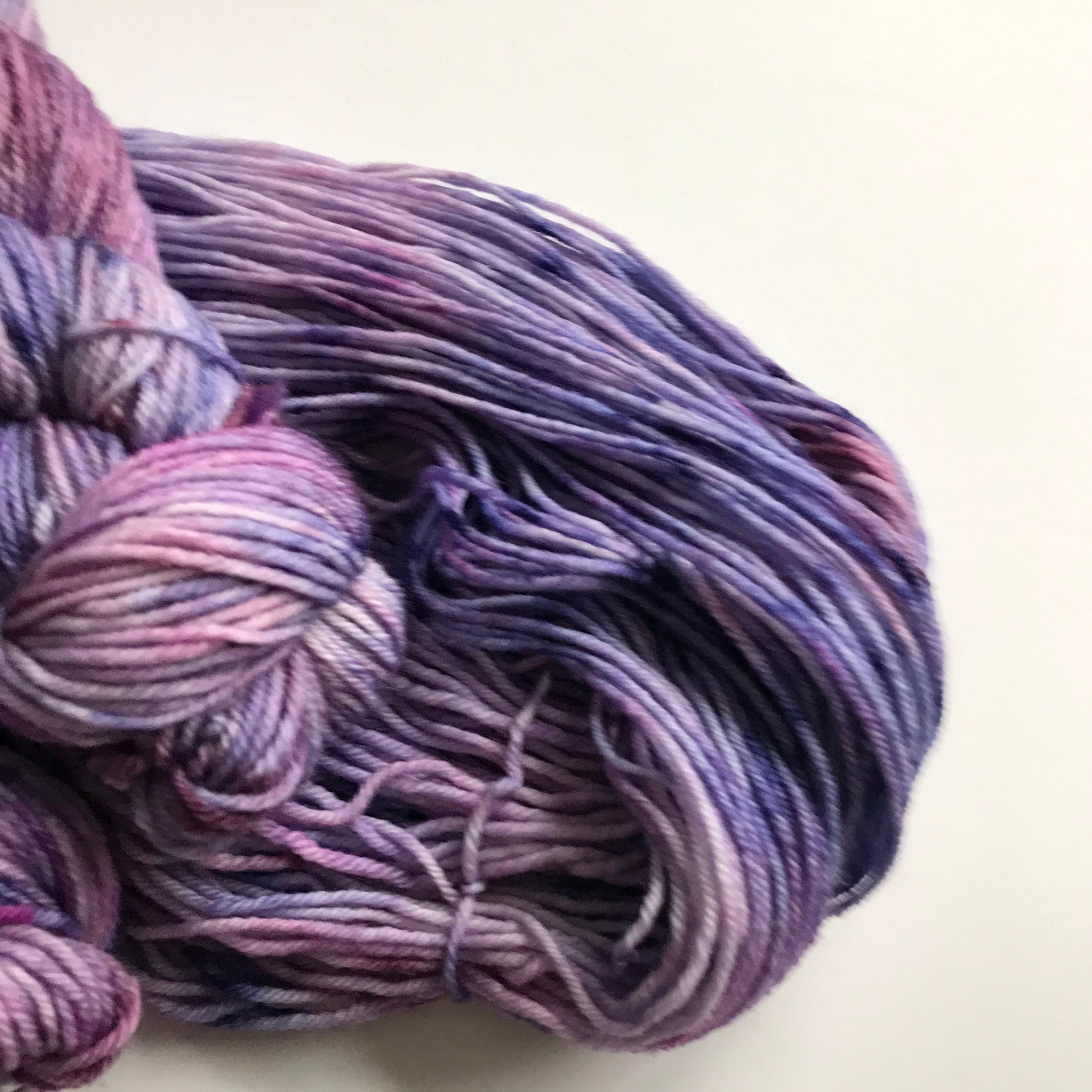 Hand-Dyed SW Merino DK Yarn: "Cosmos" Purple Pink Rose Tonal, 100g