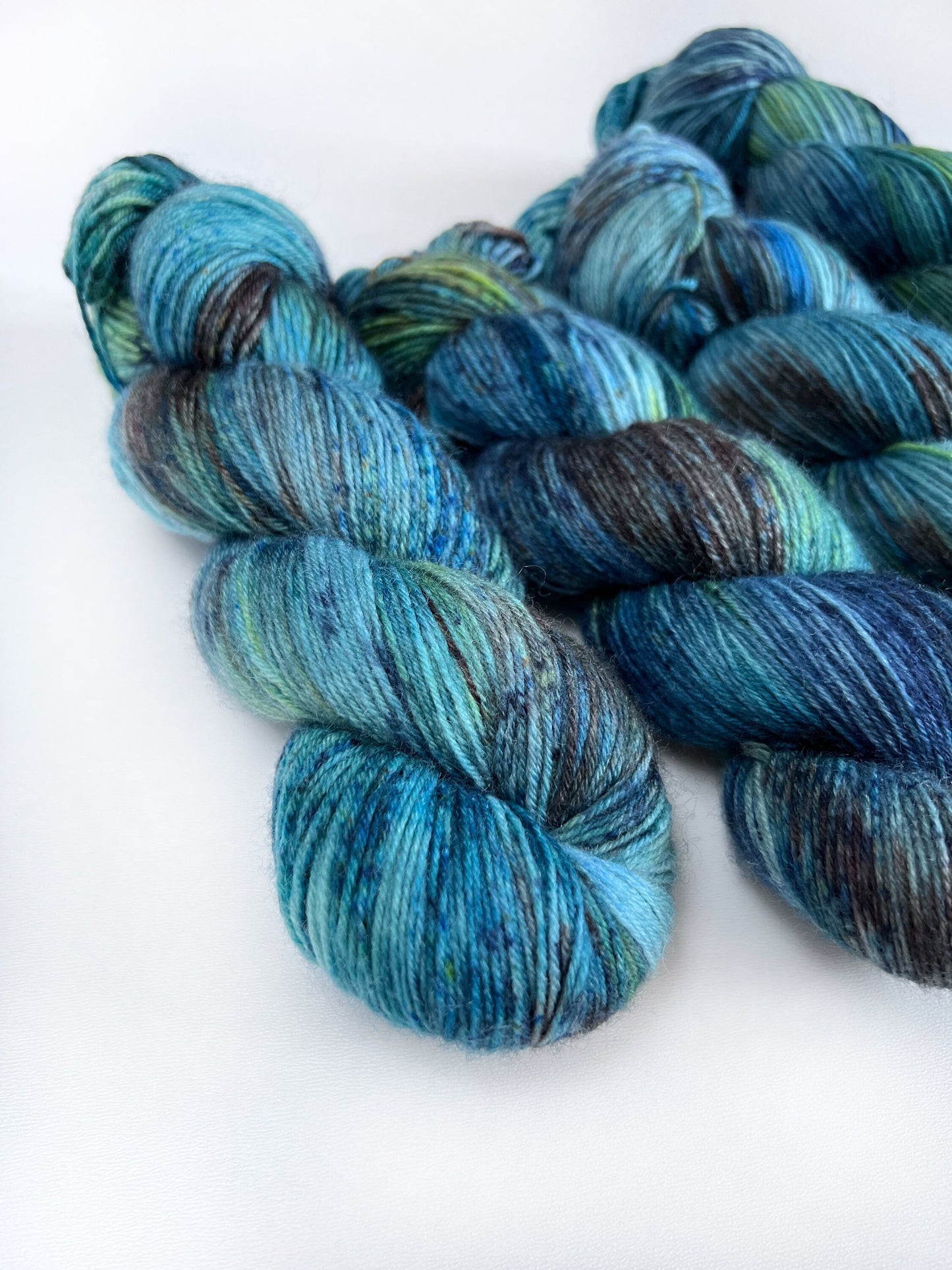 Handdyed Yarn “The World is YOUR OYSTER ” Teal Blue Green Superwash Merino, Fingering 100g