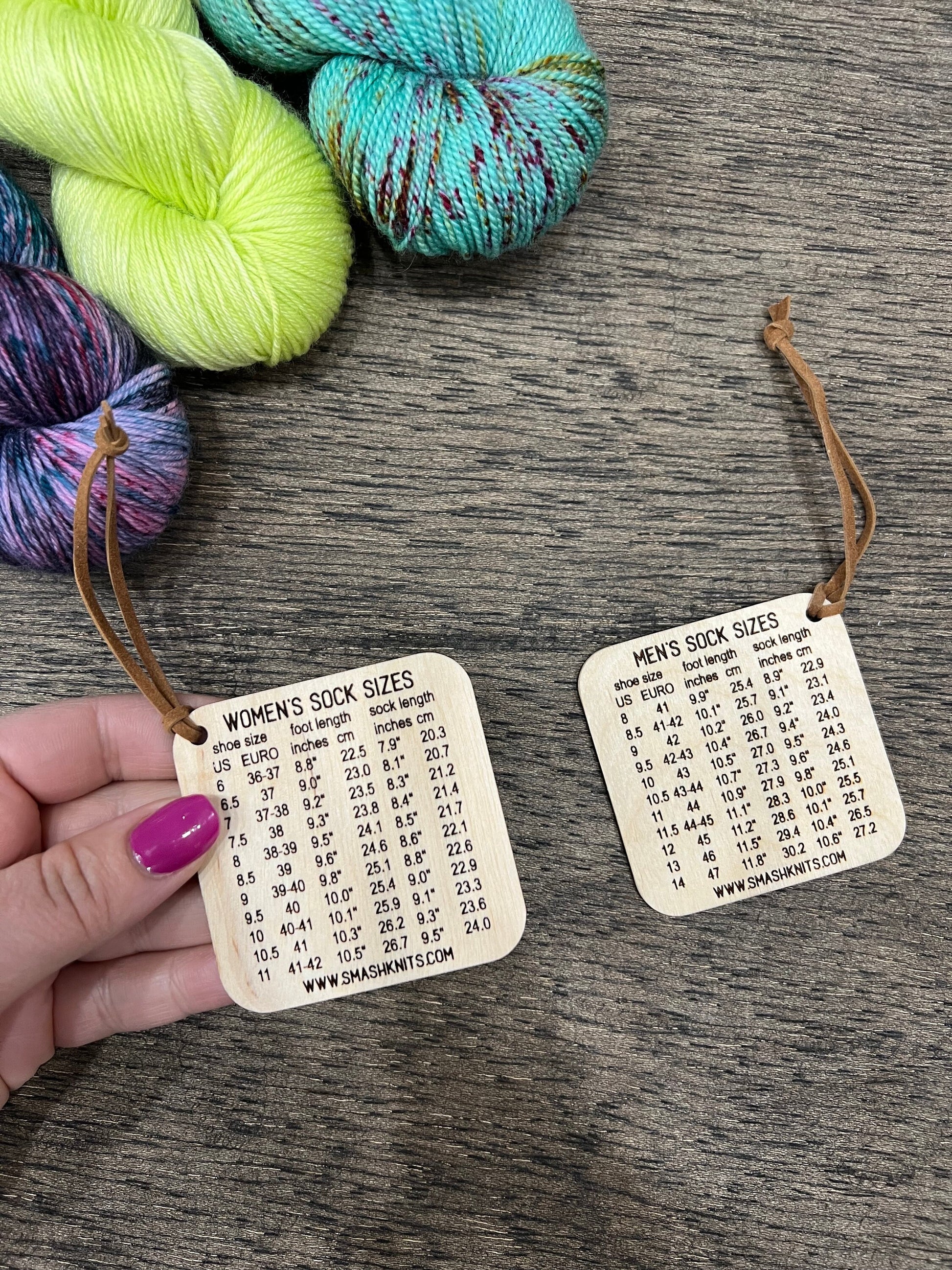 Knitter’s Wooden Reference Card Sock Sizes - Men's and Ladie's
