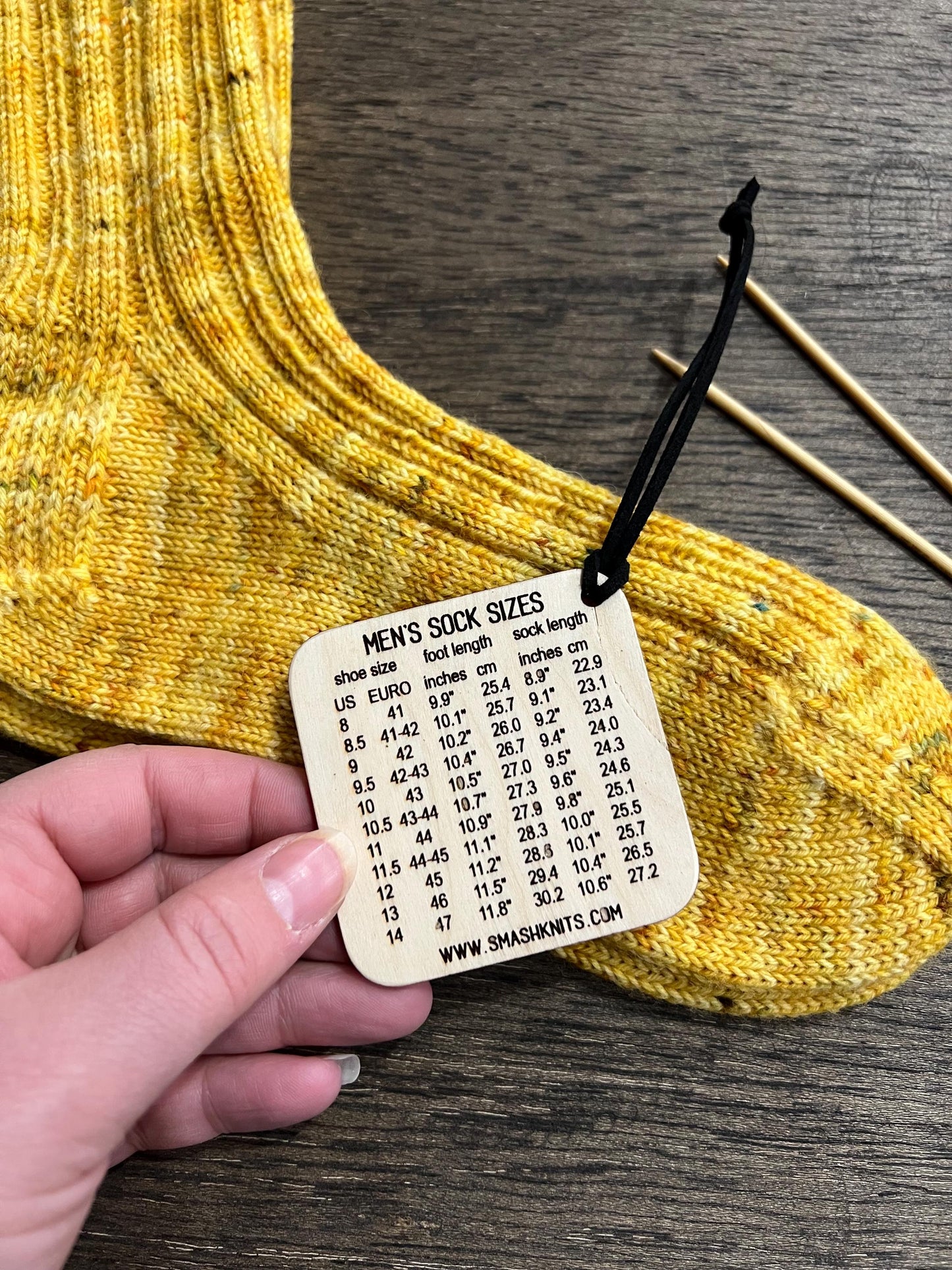 Knitter’s Wooden Reference Card Sock Sizes - Men's and Ladie's