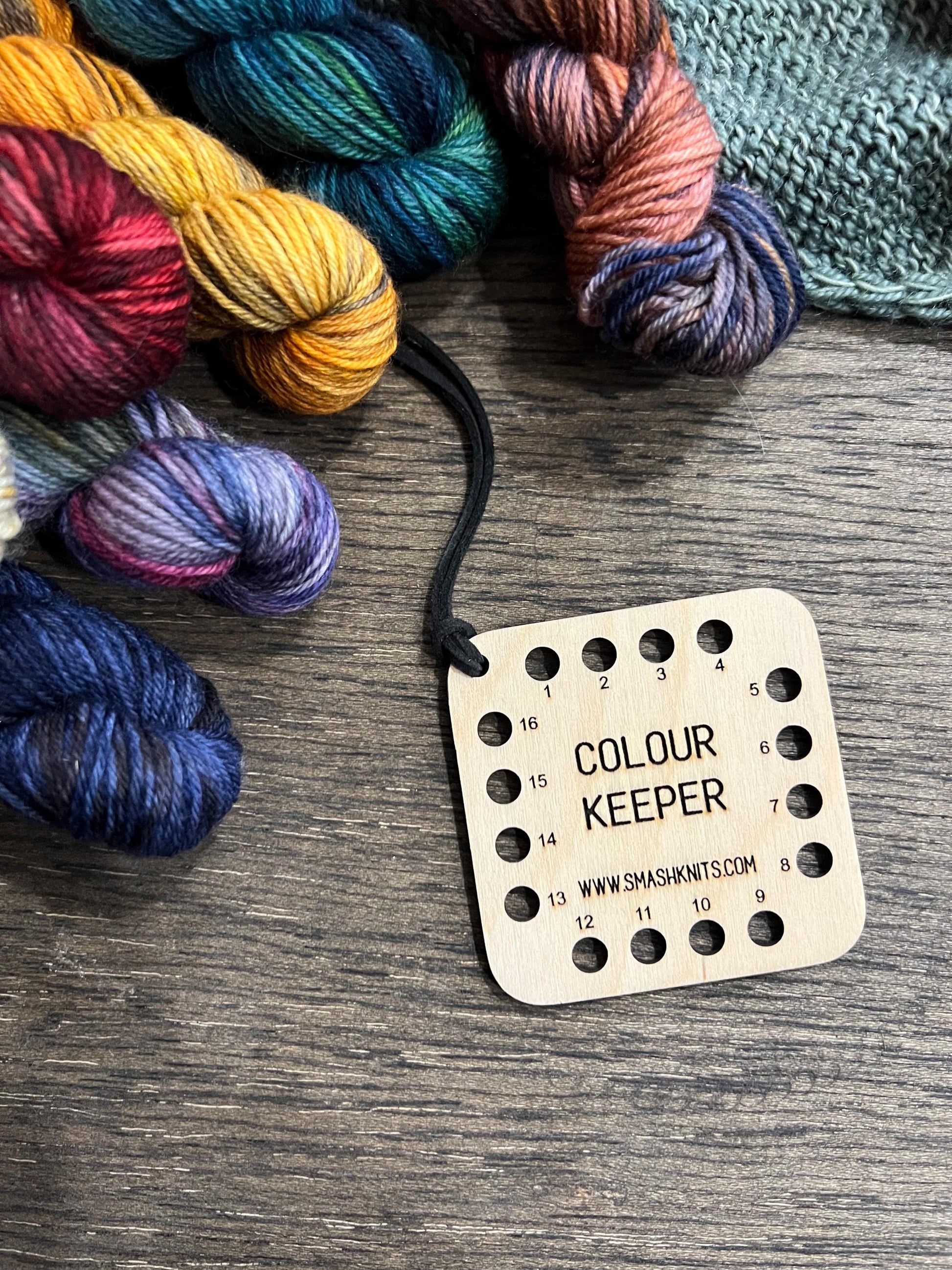 Mini Reference Tool for Knitting and Crochet Wooden Info Card - Card Colour Keeper