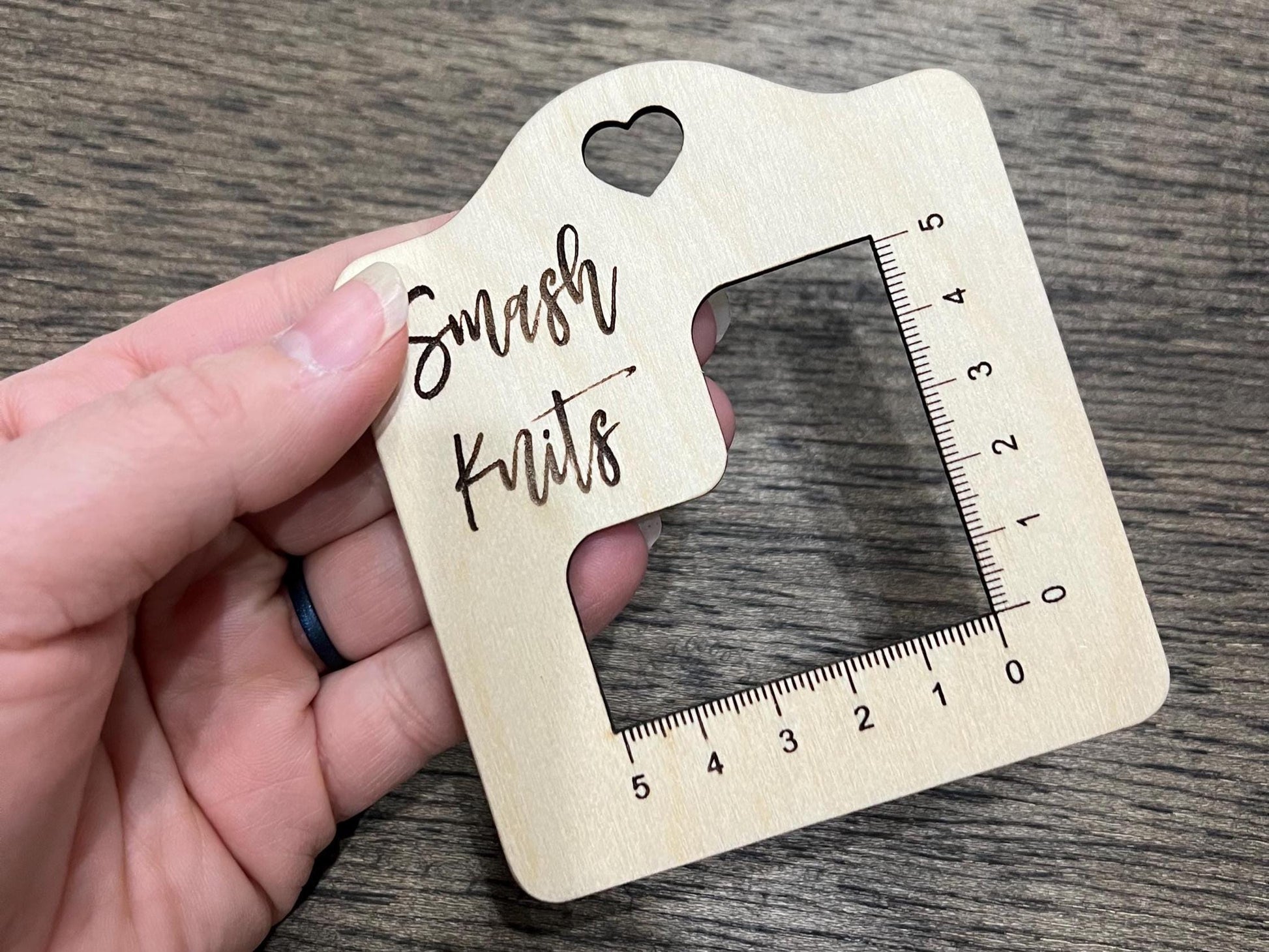 Mini Reference Tool for Knitting and Crochet - 2" Gauge Ruler