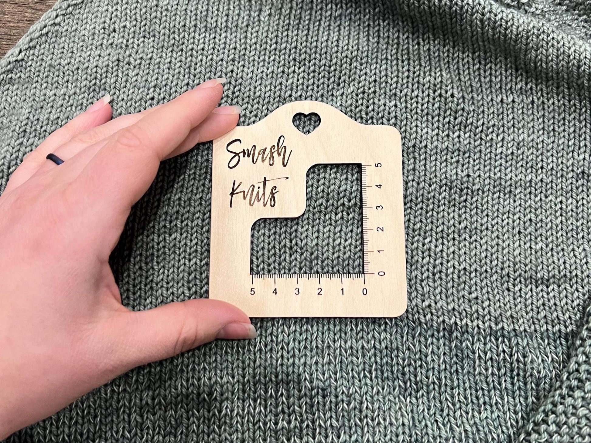 Mini Reference Tool for Knitting and Crochet - 2" Gauge Ruler