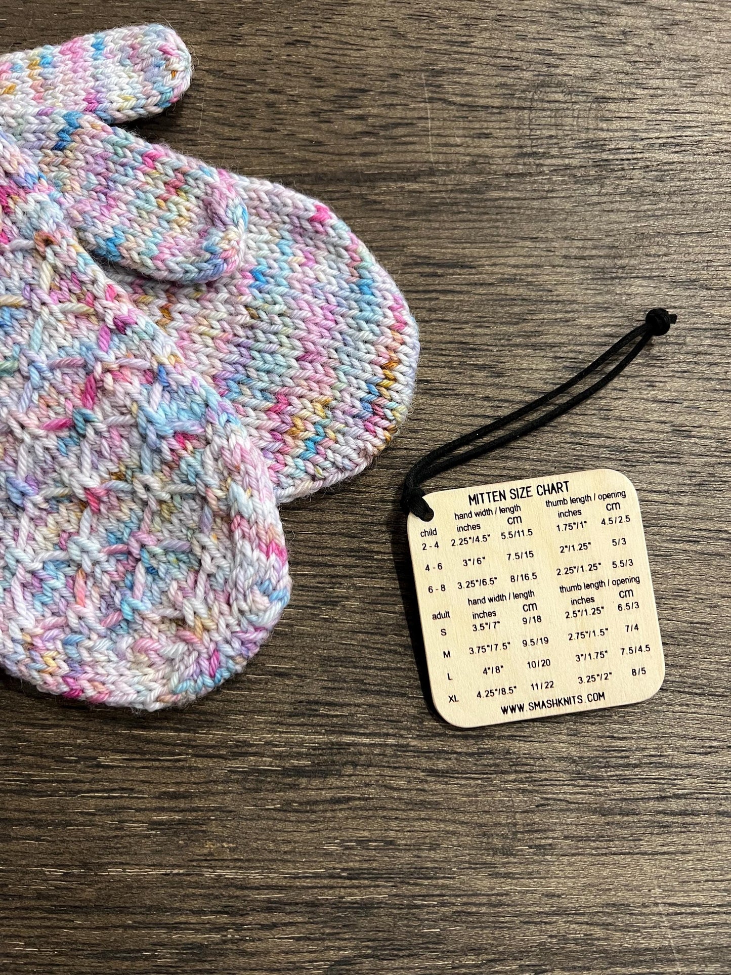 Mini Tool for Knitting Wooden Knitting Reference Card - Mitten Size Chart and Darning Knits