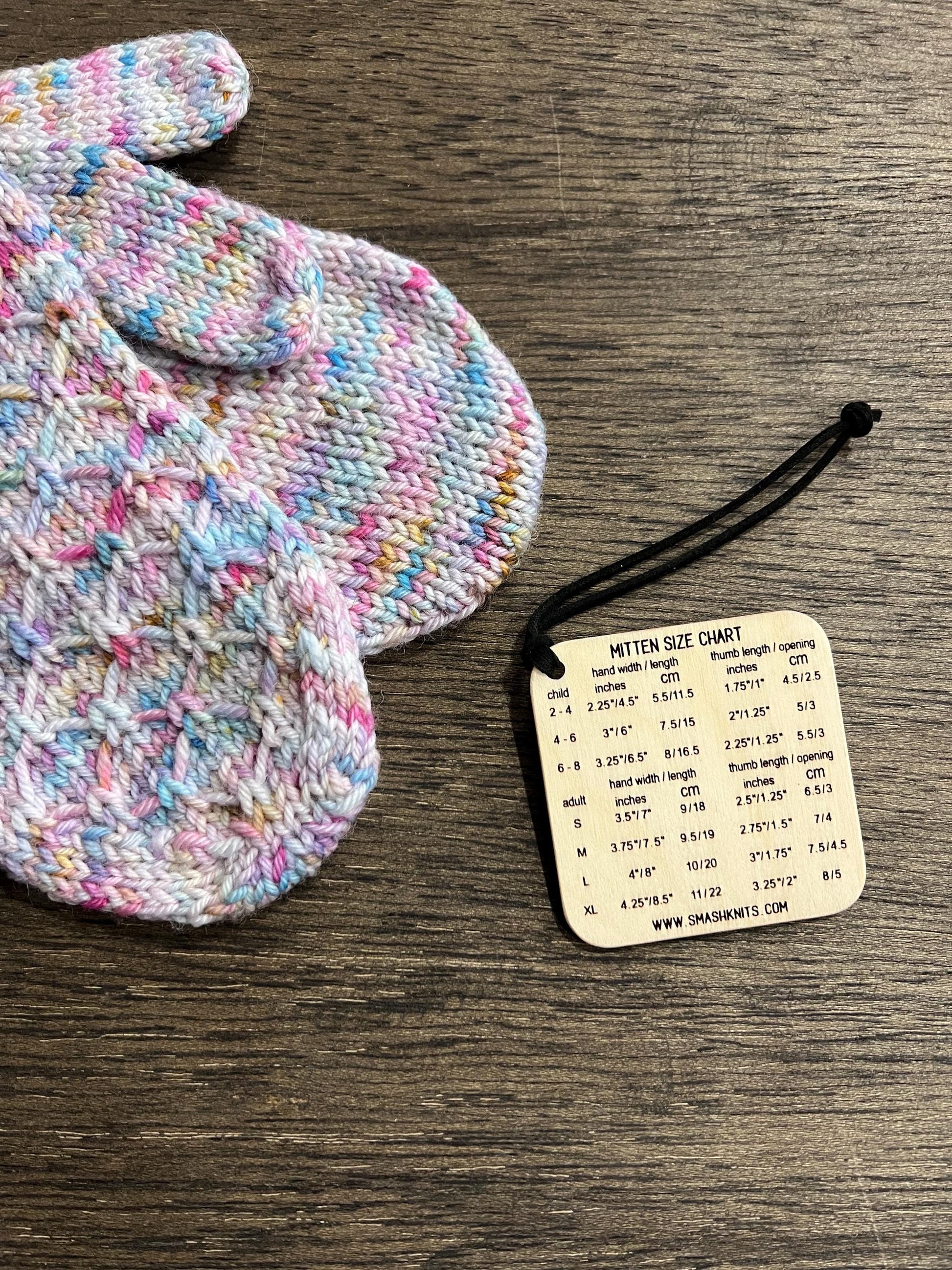 Mini Tool for Knitting Wooden Knitting Reference Card - Mitten Size Chart and Darning Knits