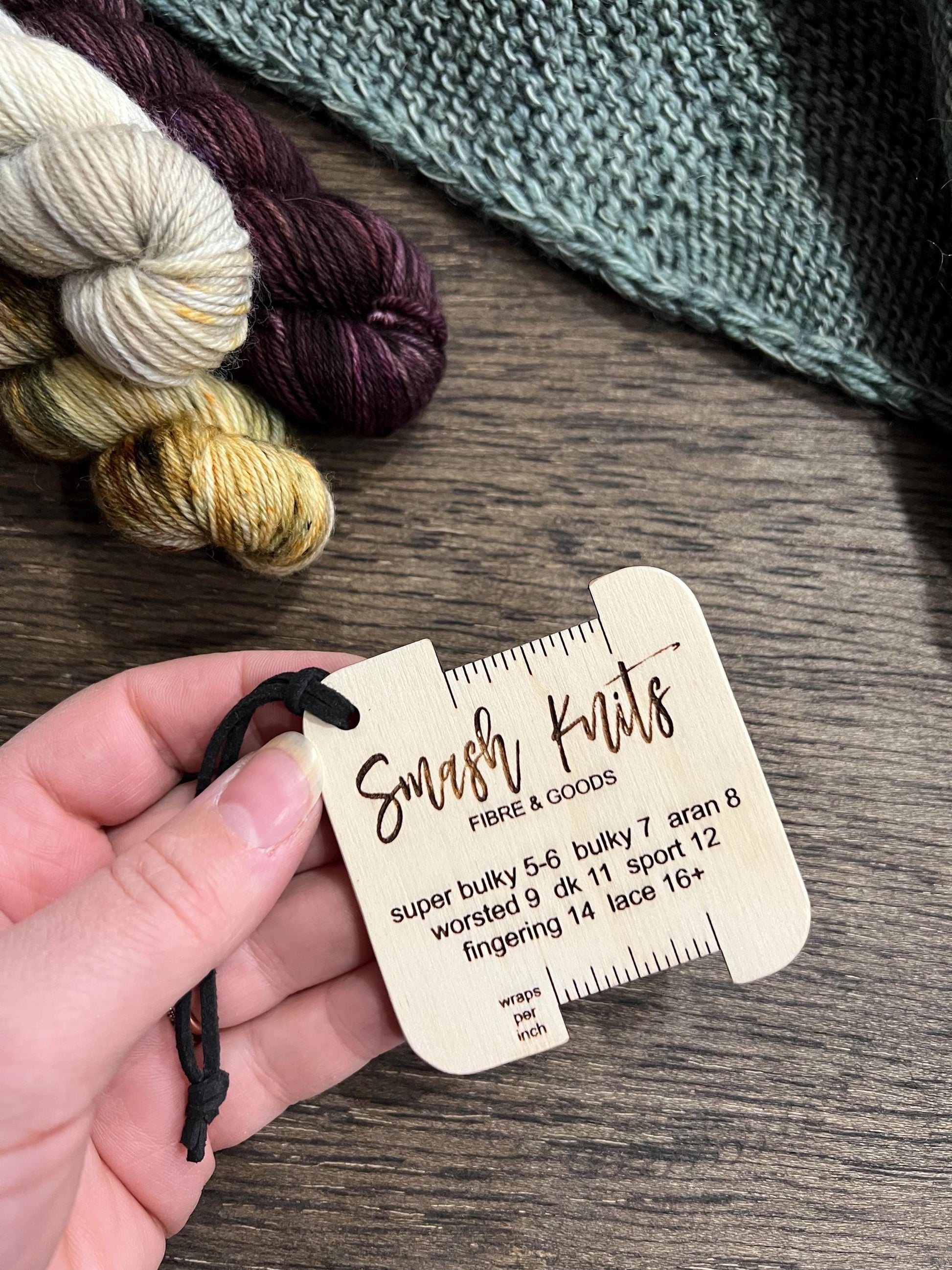 Mini Reference Tool for Knitting Wooden Info Card - Wraps Per Inch