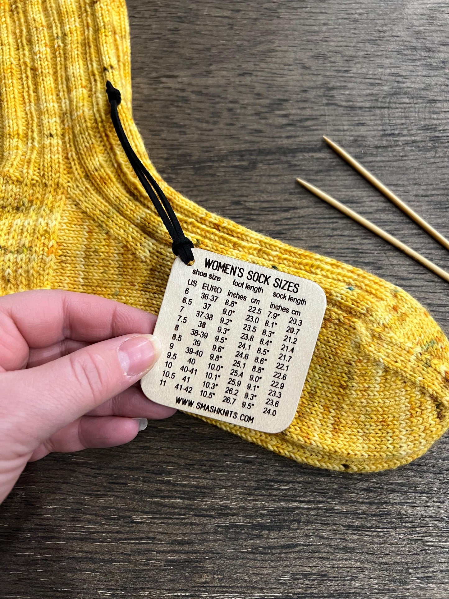 Knitter’s Wooden Reference Card Sock Sizes - Men's and Ladie's