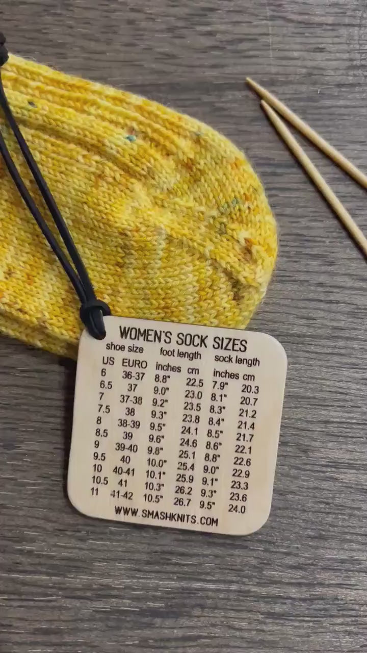 Knitter’s Wooden Reference Card Sock Sizes - Men's and Ladie's